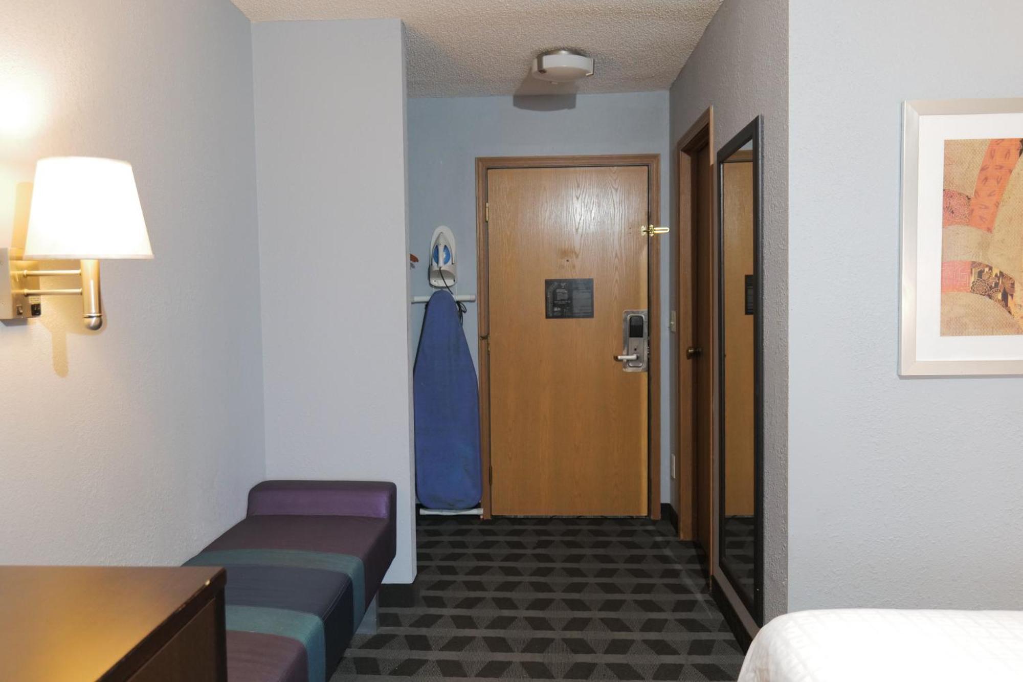 Hotel Baymont By Wyndham Flint Airport North Extérieur photo