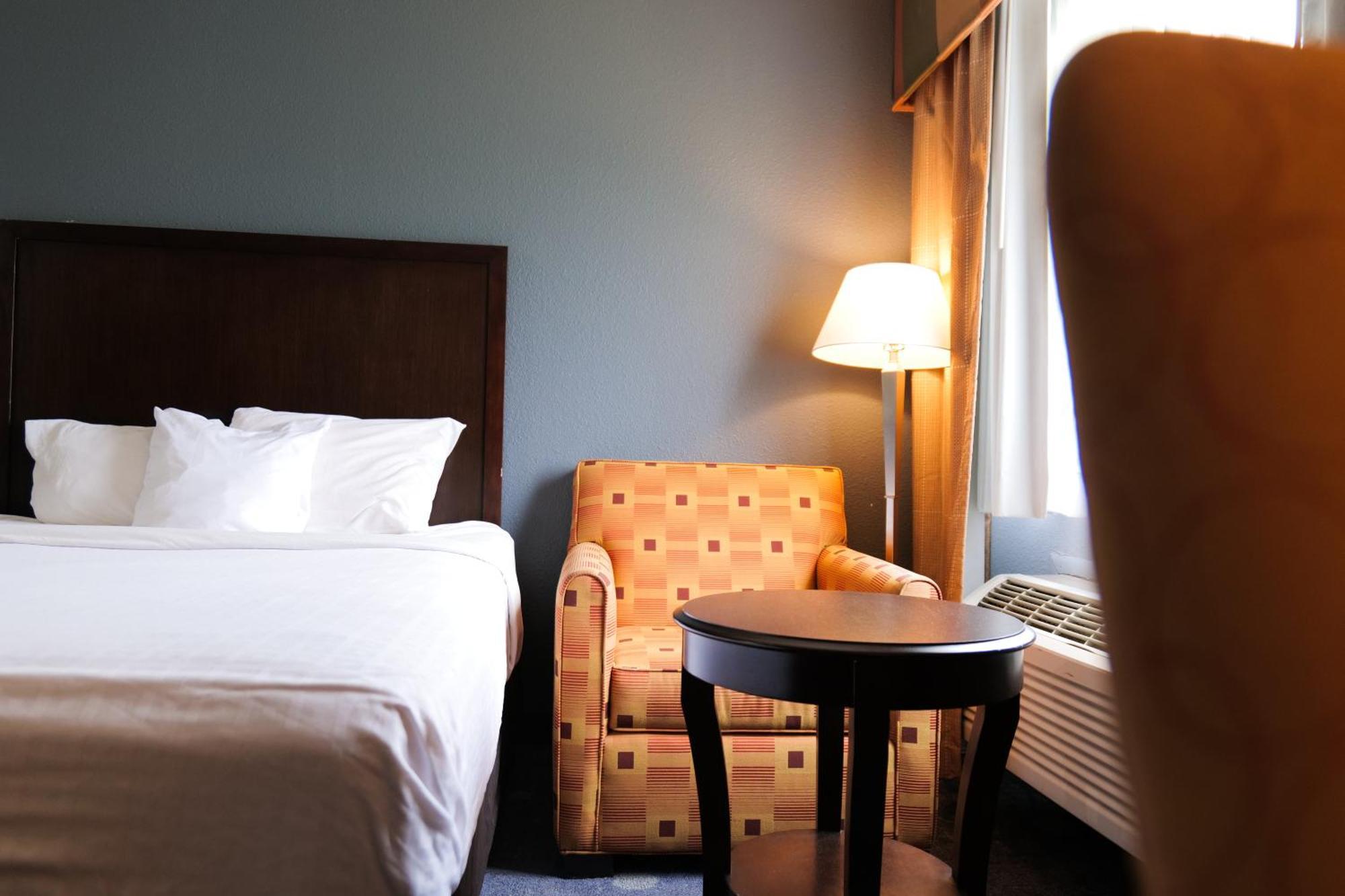 Hotel Baymont By Wyndham Flint Airport North Extérieur photo