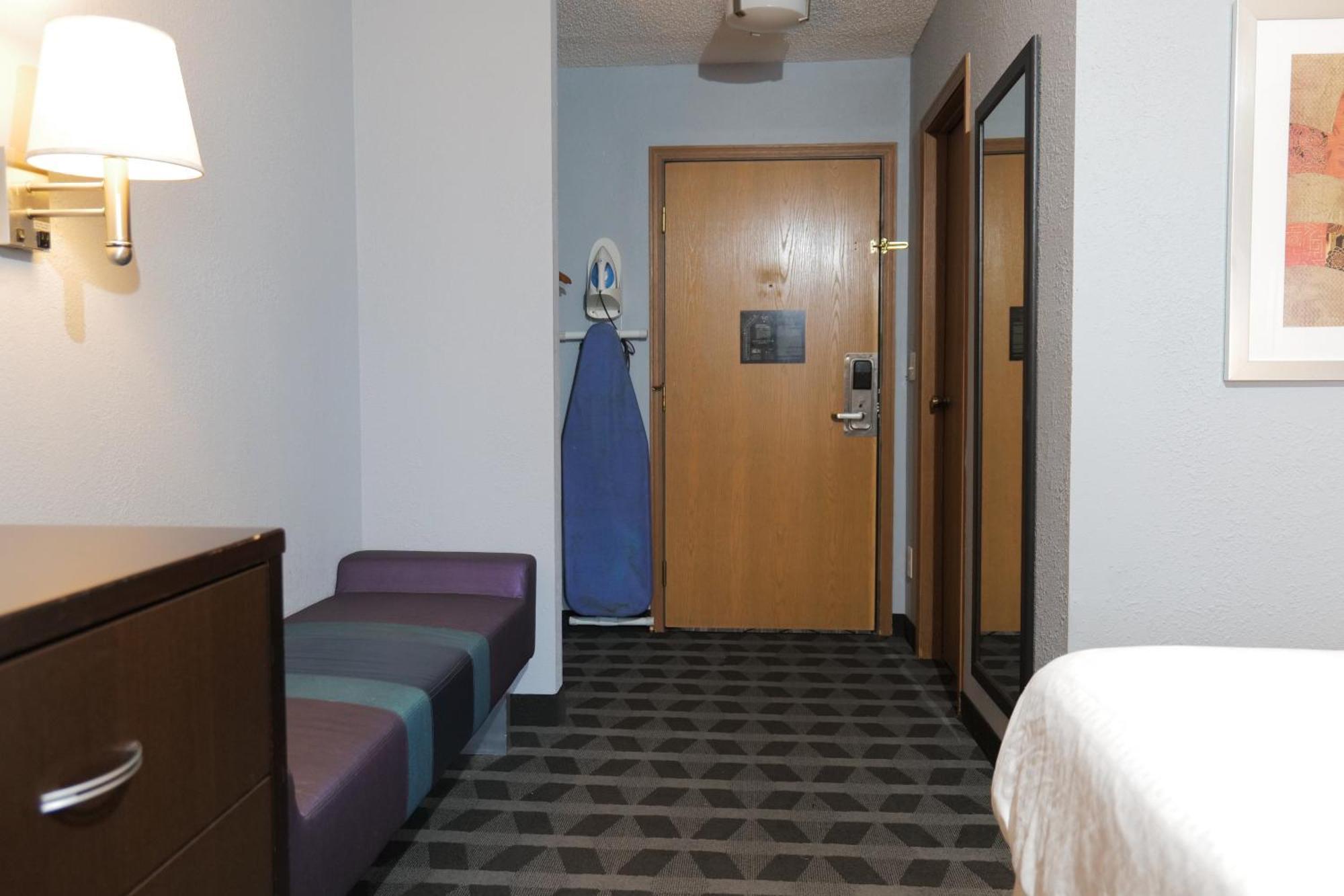 Hotel Baymont By Wyndham Flint Airport North Extérieur photo