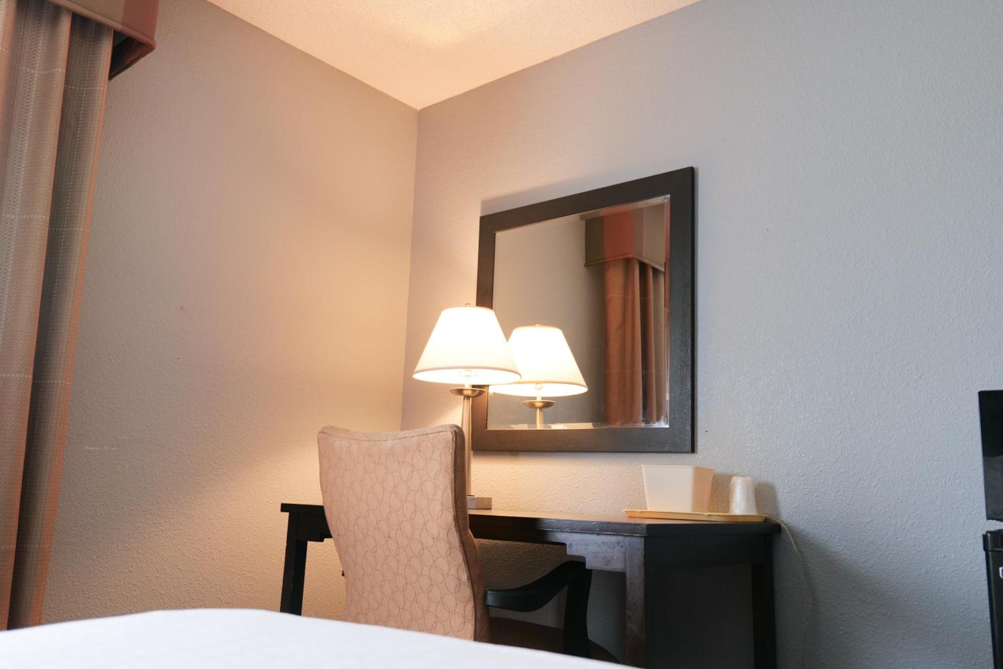 Hotel Baymont By Wyndham Flint Airport North Extérieur photo