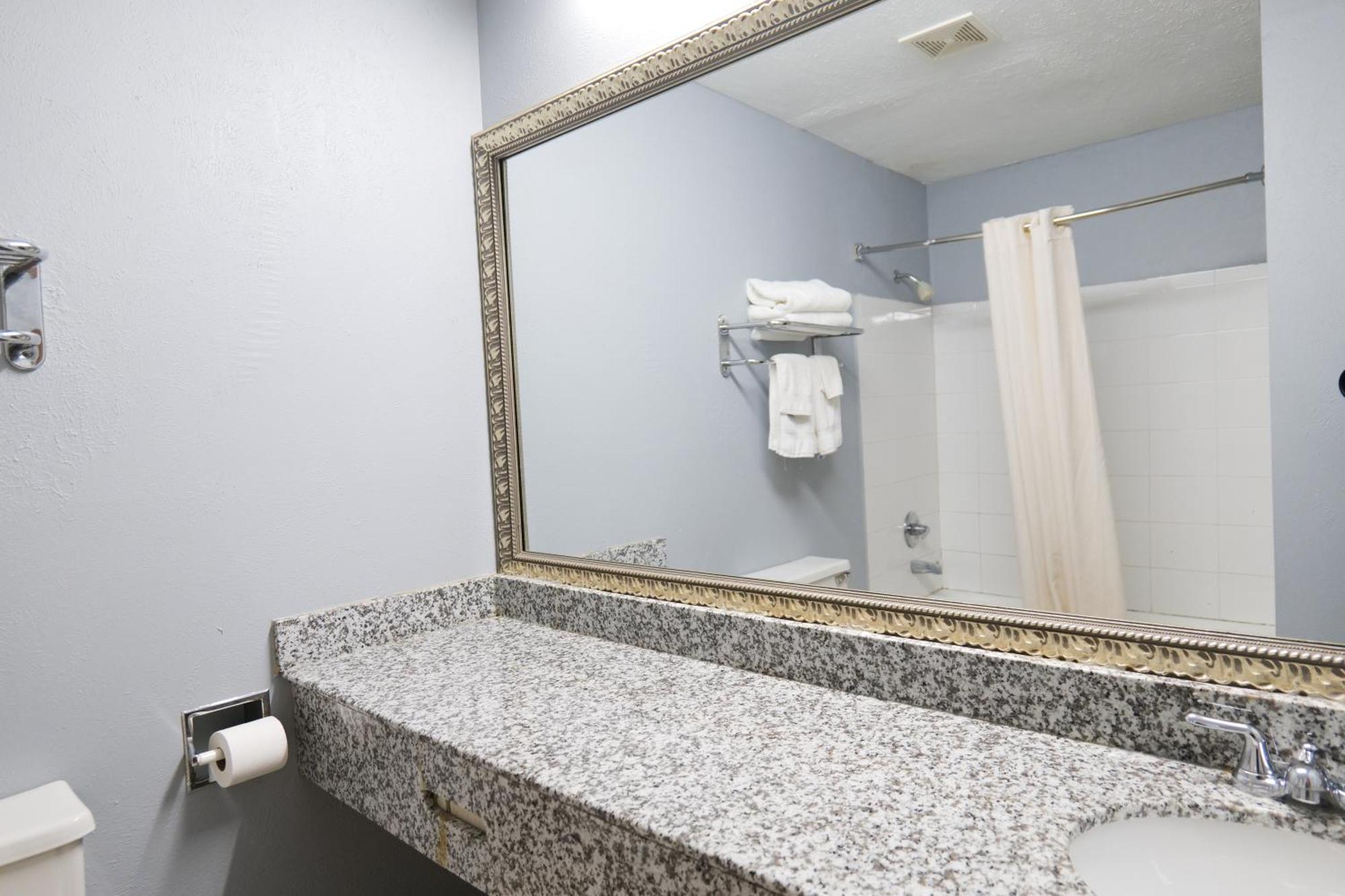 Hotel Baymont By Wyndham Flint Airport North Extérieur photo