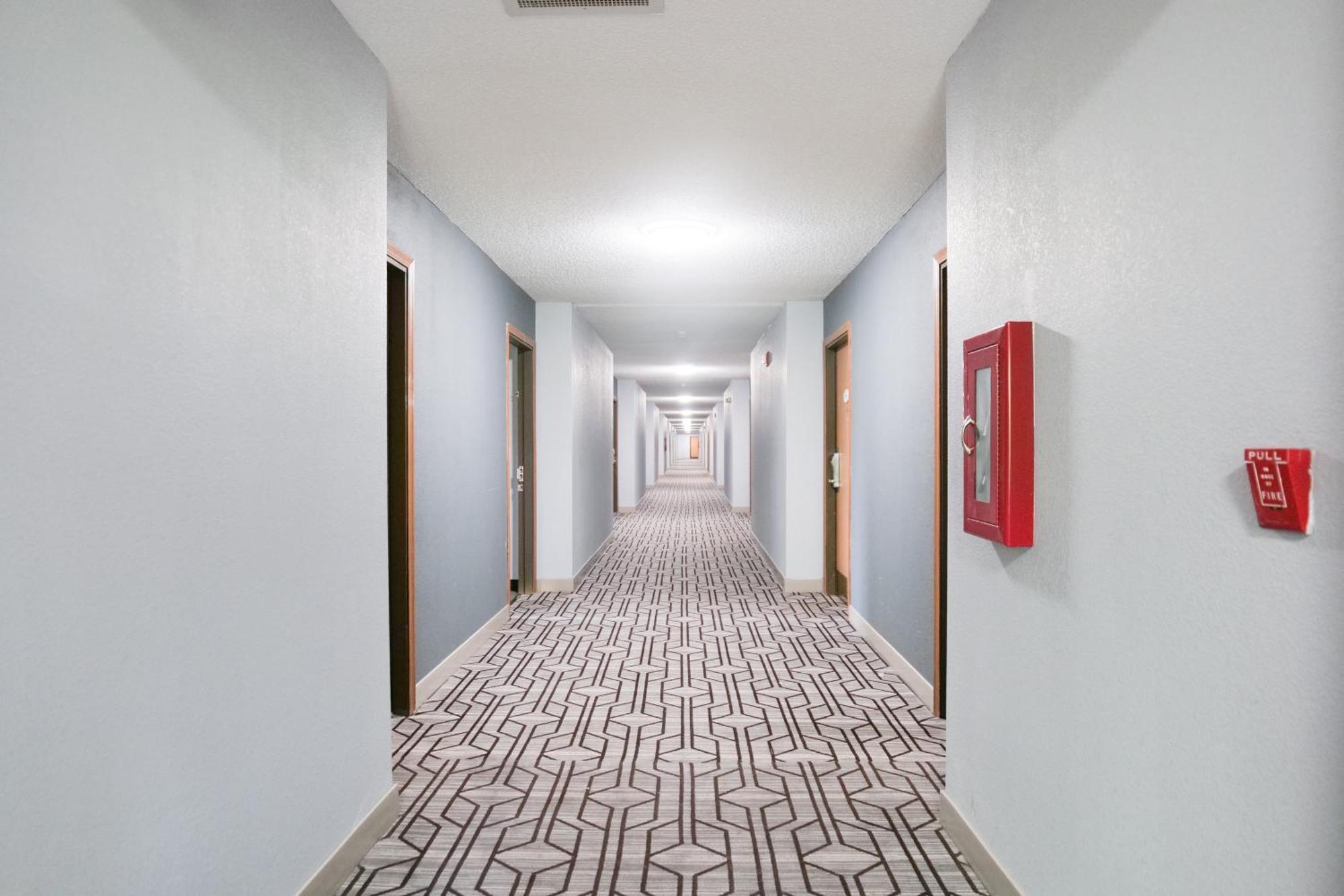 Hotel Baymont By Wyndham Flint Airport North Extérieur photo