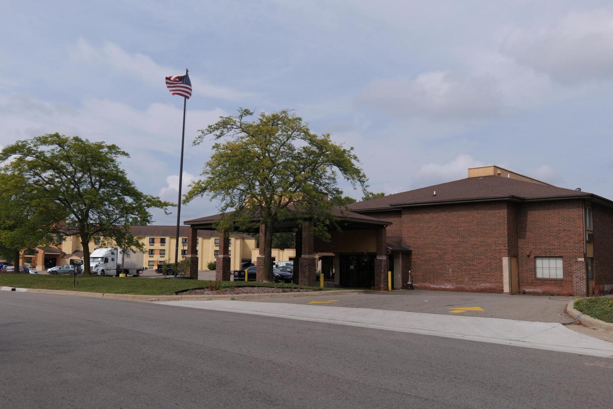 Hotel Baymont By Wyndham Flint Airport North Extérieur photo